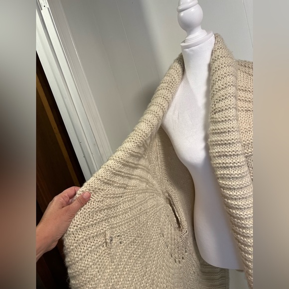 Cozy mid length cardigan cream color smoke free home size L. Clean - Picture 3 of 5